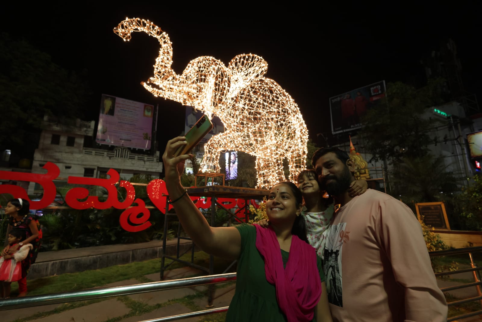 ಮಧುವಣಗಿತ್ತಿಯಂತೆ ಸಿಂಗಾರಗೊಂಡ ಬಳ್ಳಾರಿ